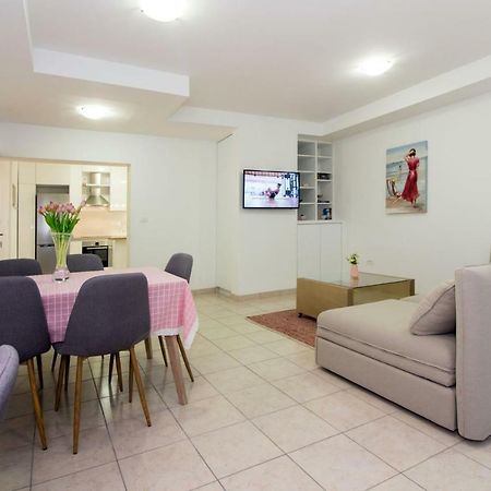 Apartments Leon Подстрана Екстер'єр фото