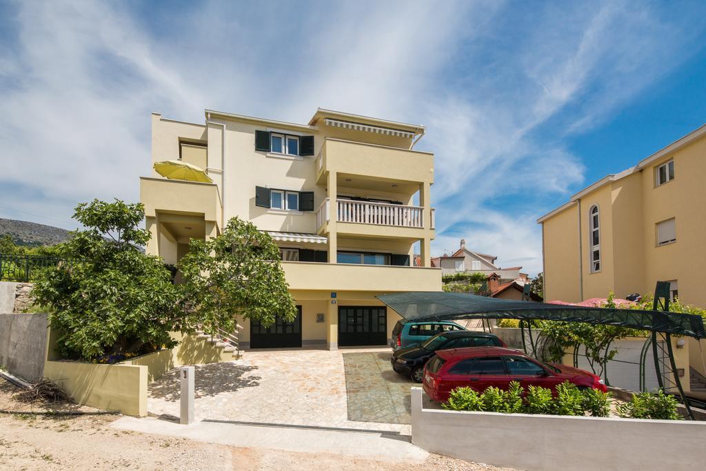 Apartments Leon Подстрана Екстер'єр фото
