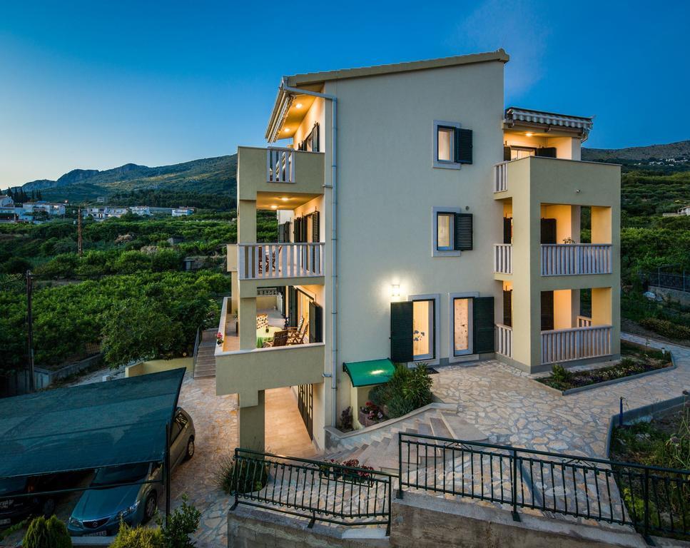 Apartments Leon Подстрана Екстер'єр фото