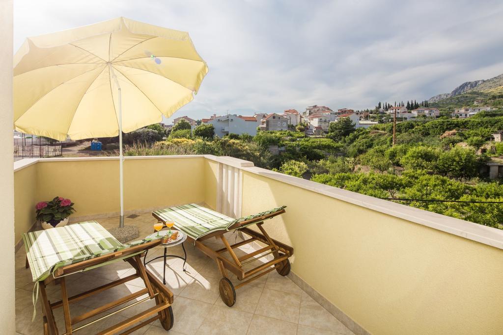 Apartments Leon Подстрана Екстер'єр фото