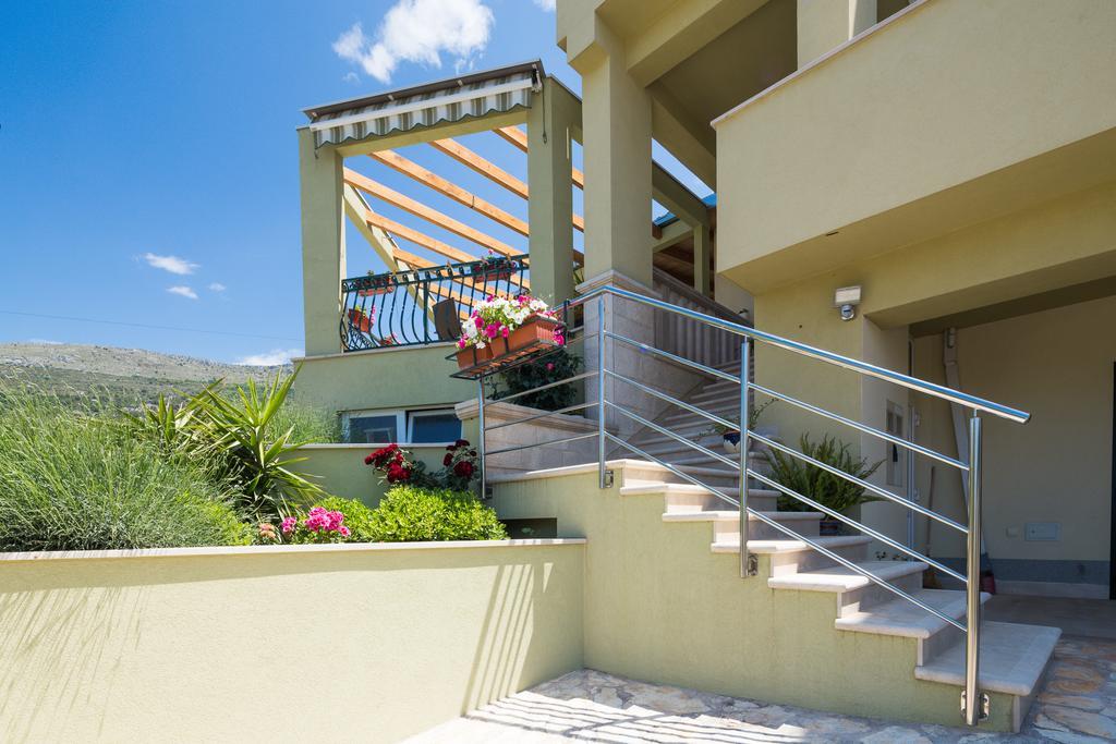 Apartments Leon Подстрана Екстер'єр фото