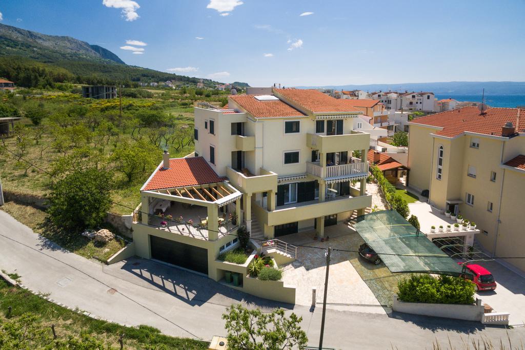 Apartments Leon Подстрана Екстер'єр фото