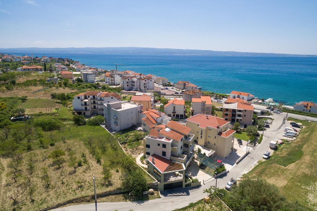 Apartments Leon Подстрана Екстер'єр фото