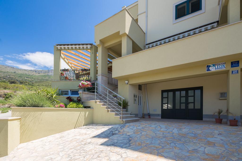 Apartments Leon Подстрана Екстер'єр фото