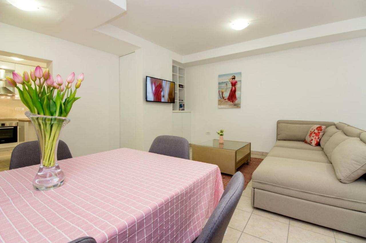 Apartments Leon Подстрана Екстер'єр фото