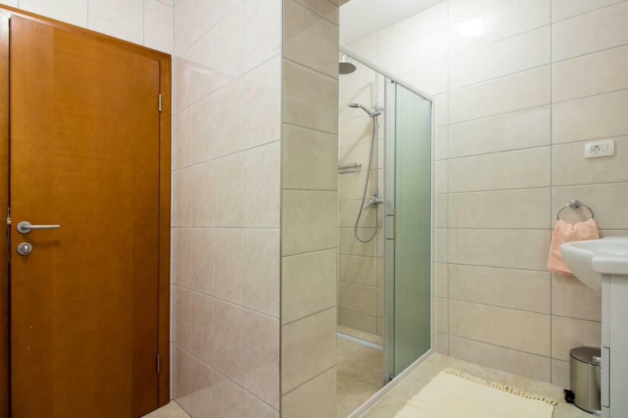 Apartments Leon Подстрана Екстер'єр фото