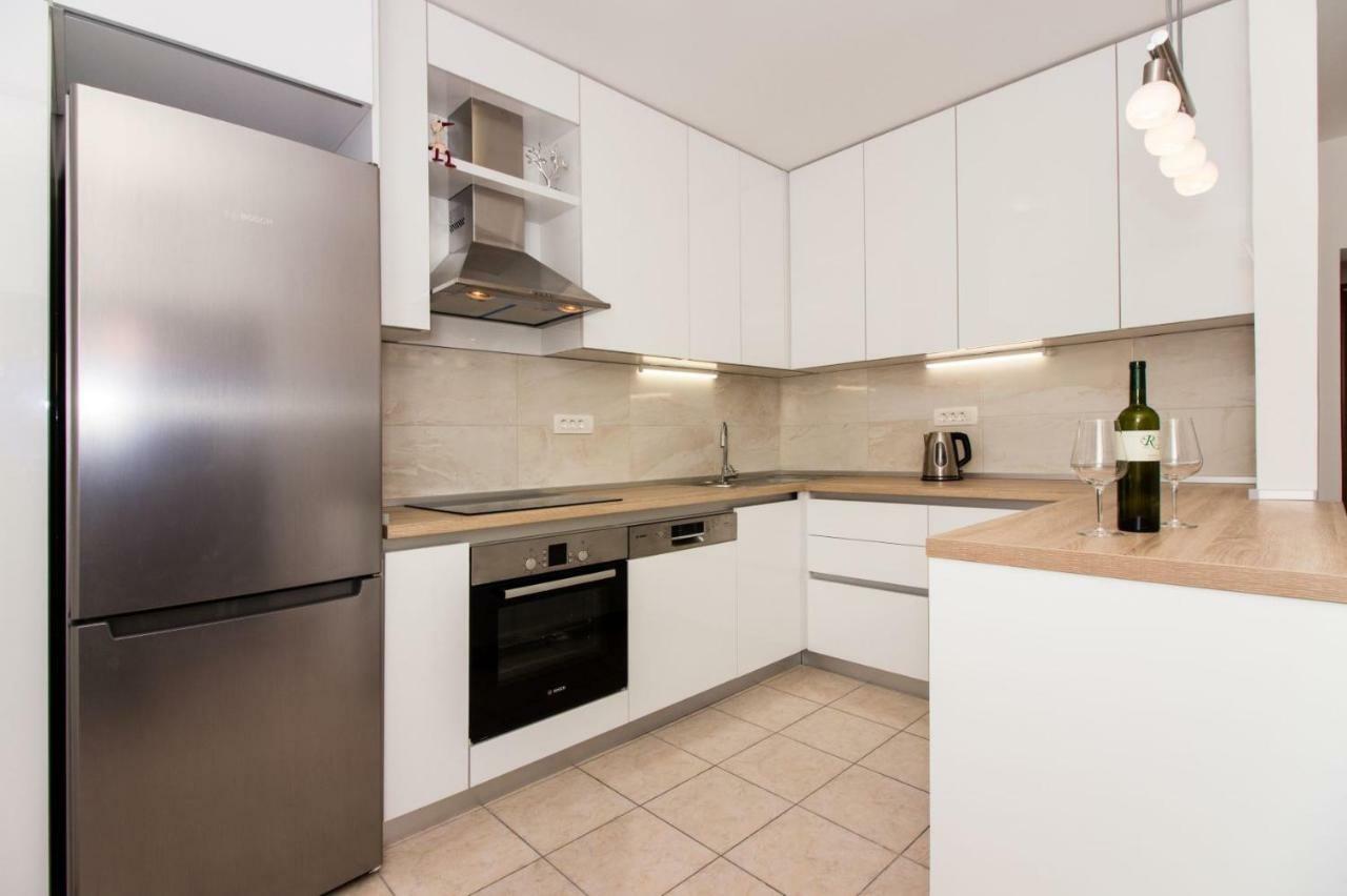Apartments Leon Подстрана Екстер'єр фото