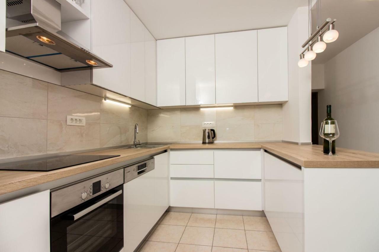 Apartments Leon Подстрана Екстер'єр фото
