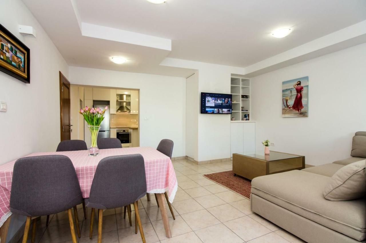 Apartments Leon Подстрана Екстер'єр фото